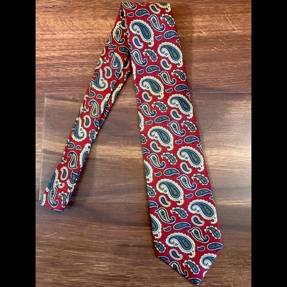JOHN COMFORT London England All Silk Paisley Print on Red Necktie - Picture 2 of 9